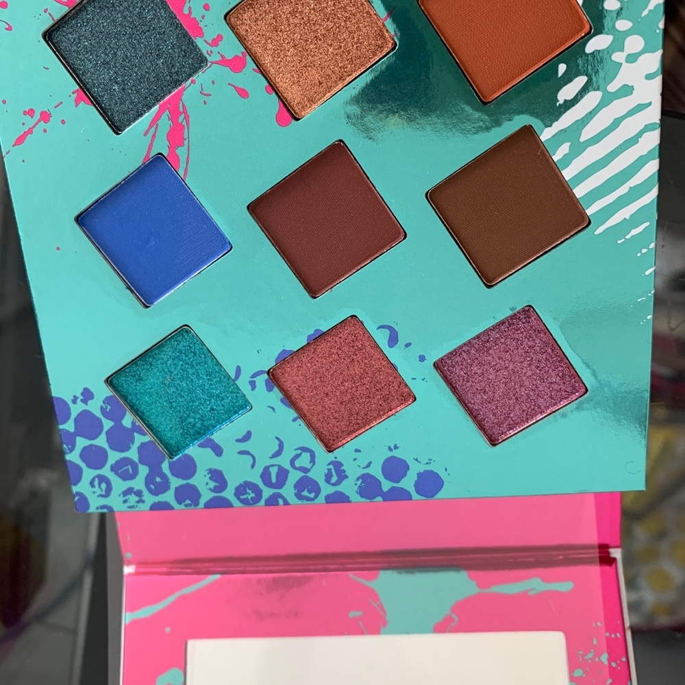 Hank & Henry eyeshadow palette - Picture 3 of 3
